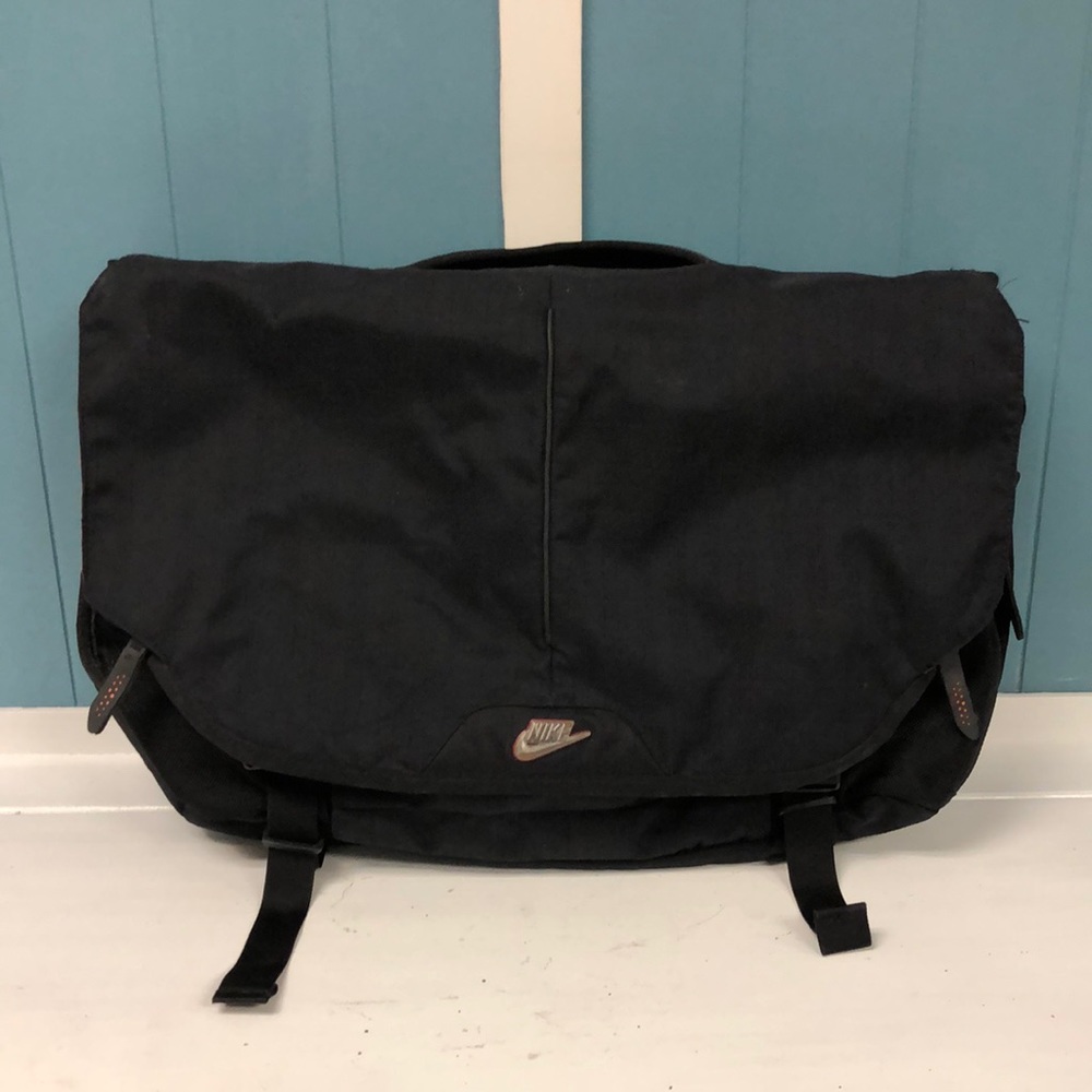 Nike messenger bag 12” x‎ 12” x 6” laptop bag *read